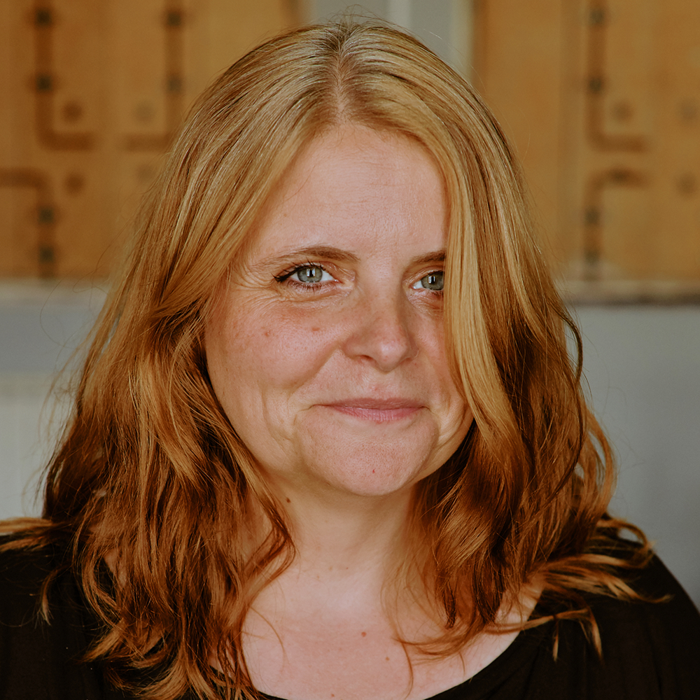 A woman with ombre blonde to brown hair